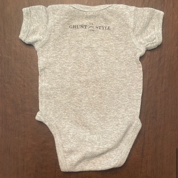 👶 🇺🇸 Grunt Style “Pooping Shirt” 💩 onesie newborn baby pajama 🇺🇸 - Picture 5 of 7
